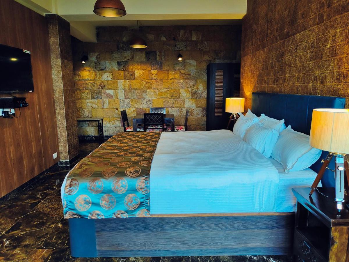 Hotel Acropolis 西隆 外观 照片