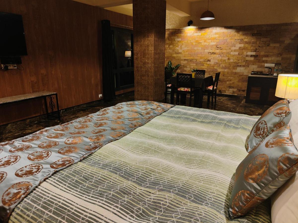 Hotel Acropolis 西隆 外观 照片