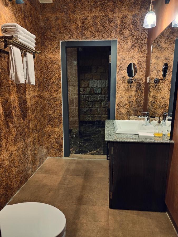 Hotel Acropolis 西隆 外观 照片