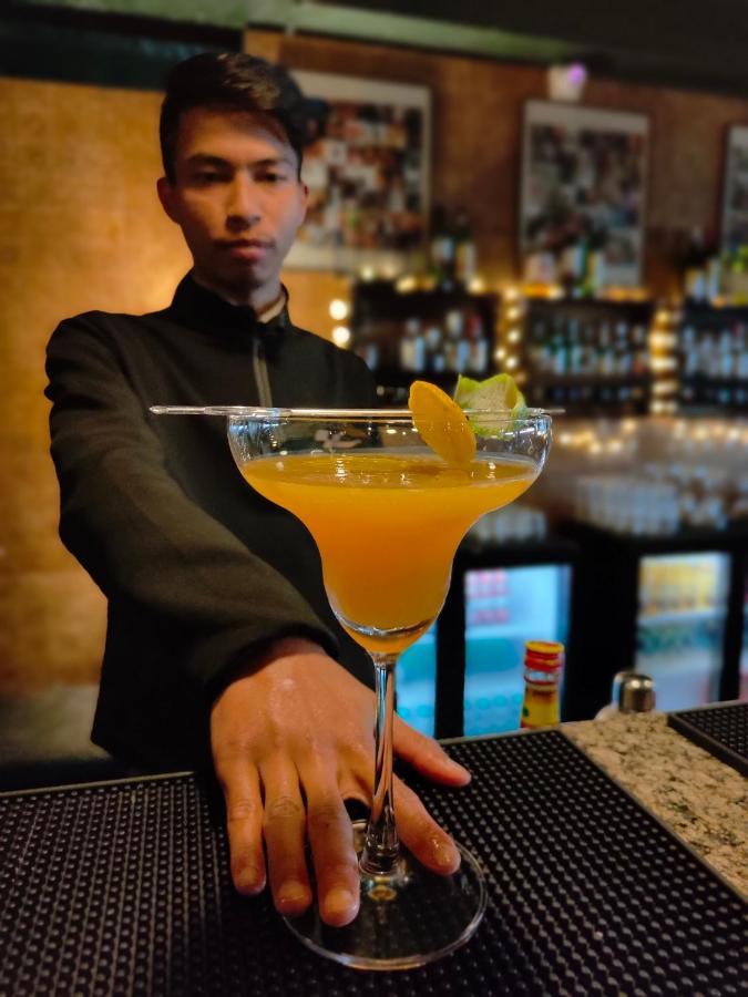 Hotel Acropolis 西隆 外观 照片