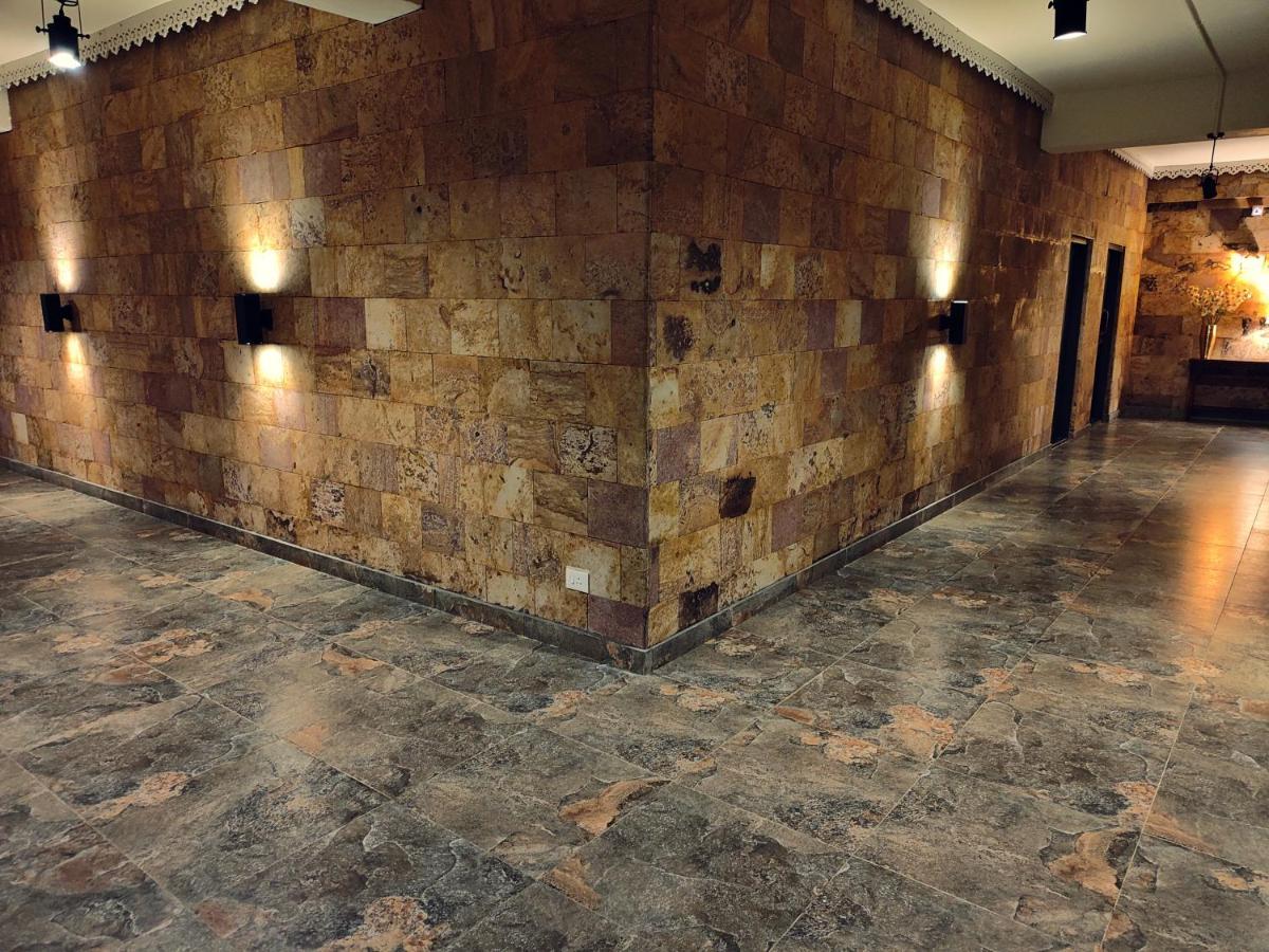 Hotel Acropolis 西隆 外观 照片