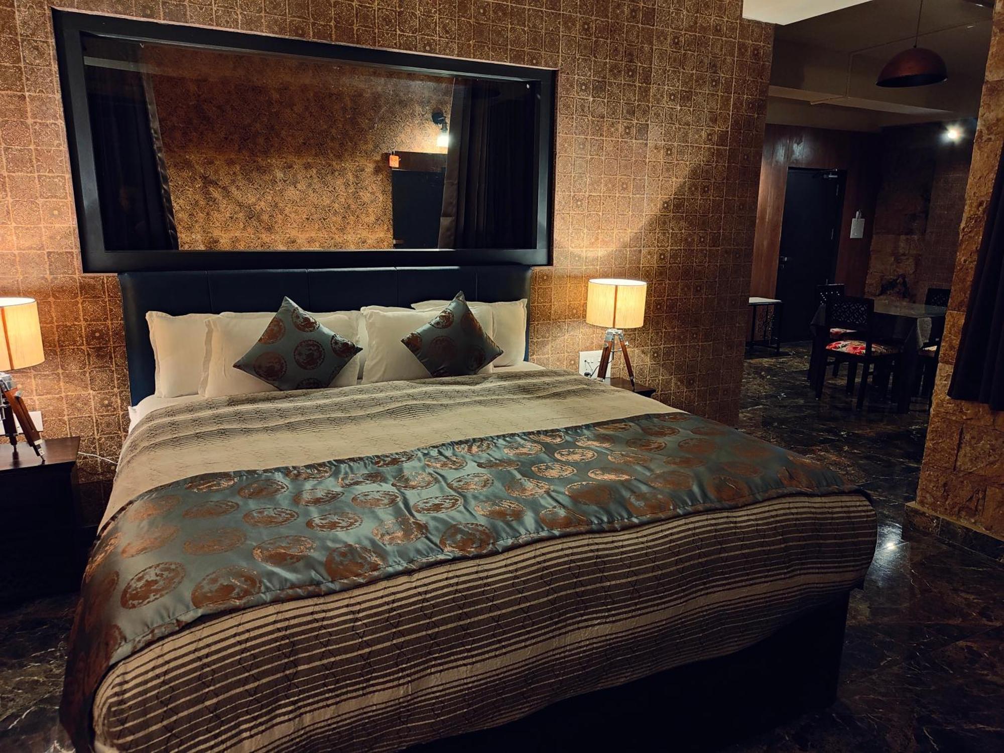 Hotel Acropolis 西隆 外观 照片
