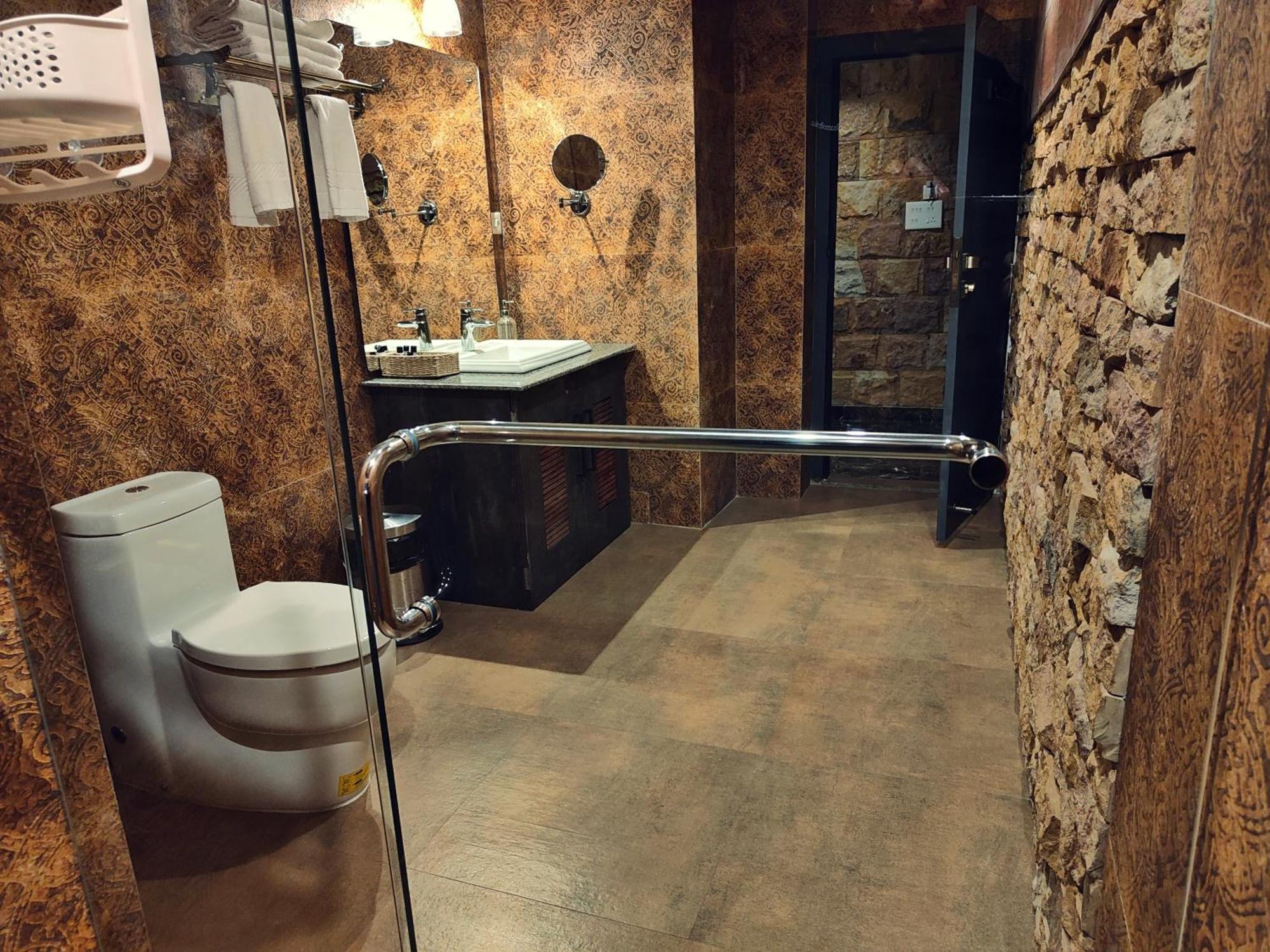 Hotel Acropolis 西隆 外观 照片